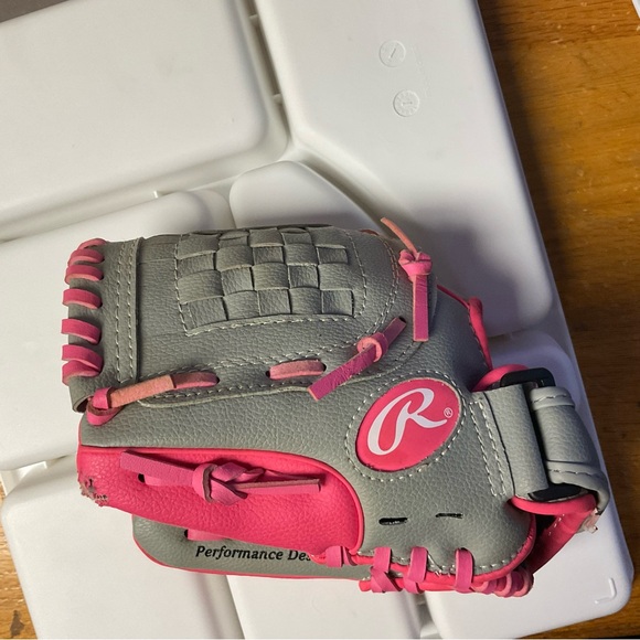 Rawlings Other - Rawlings Girl’s Storm 10 inch glove - left hand thrower - as is - little tear